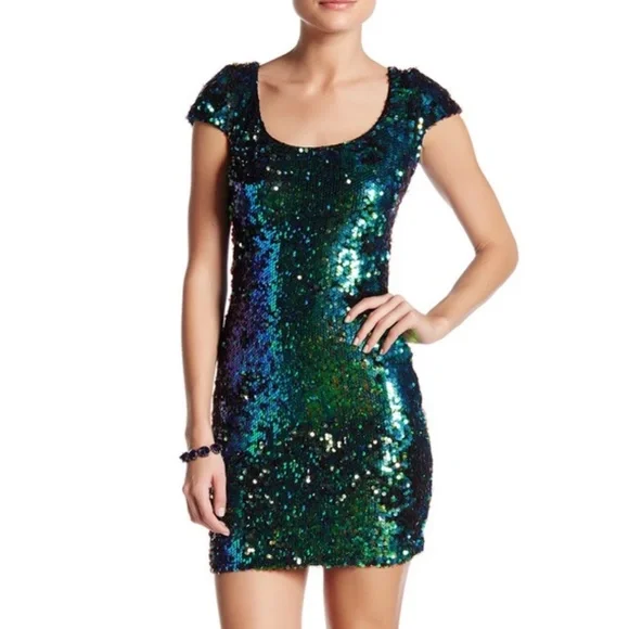 green emerald velvet dress Amazon.com: Dress the Population Women's Iris Sequin, Maxi, Bodycon, V-Neck  Dress, Black, XX-Small : Clothing, Shoes & Jewelry